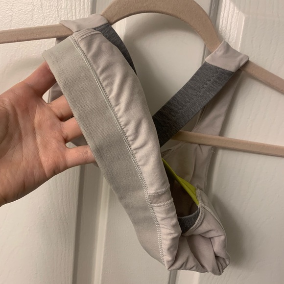 Lulu Lemon size 6 - EUC sports bra - Picture 4 of 6